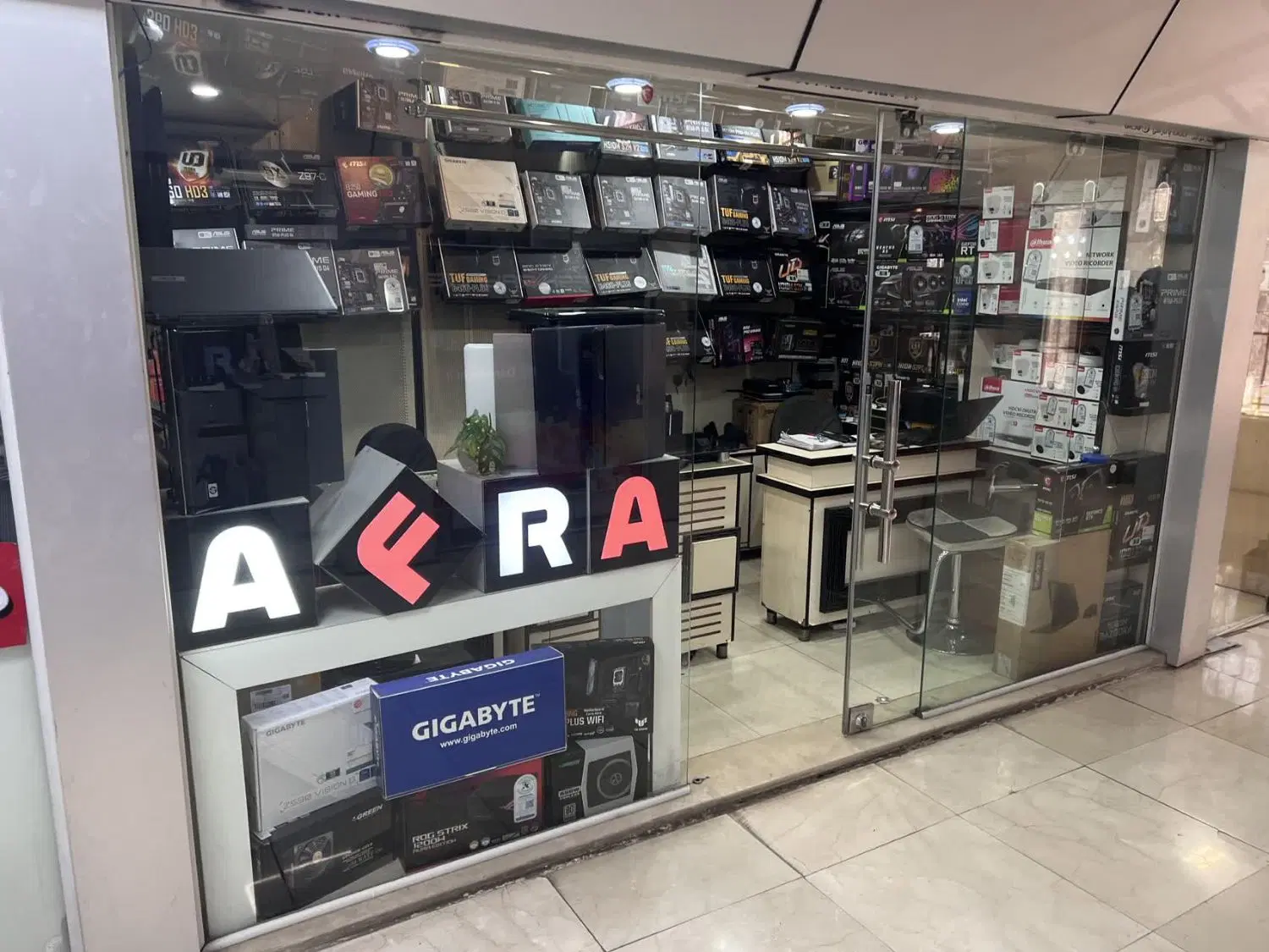 فروش تجاری با موقعیت عالی