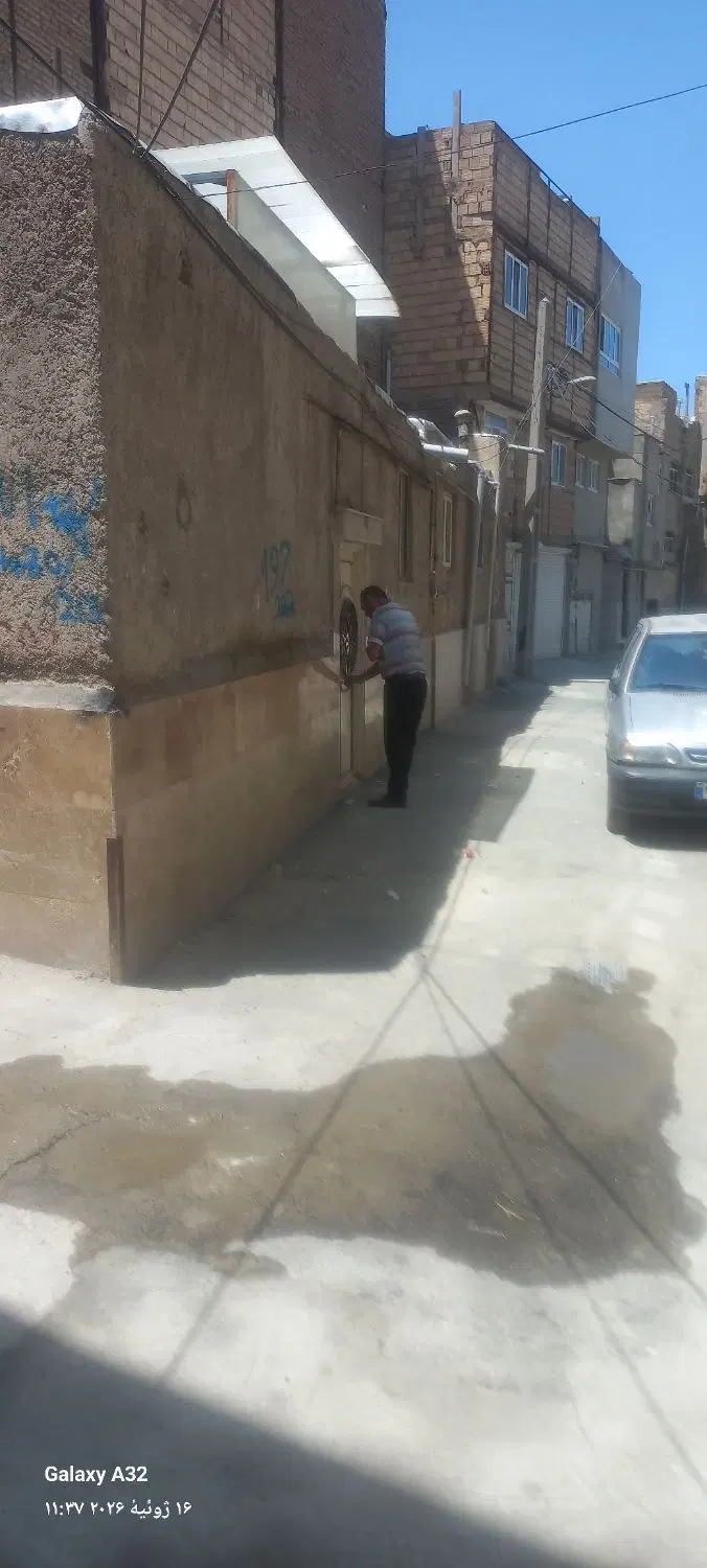 حیاط70متر‌.‌دوکله‌نبش‌کوچه