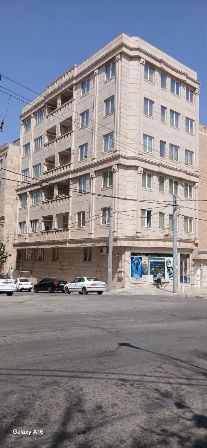 آپارتمان  ۱۲۰متری سه خواب