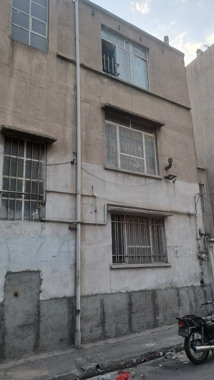 ملک کلنگی ۹۵متری دو طبقه ونیم جنوبی
