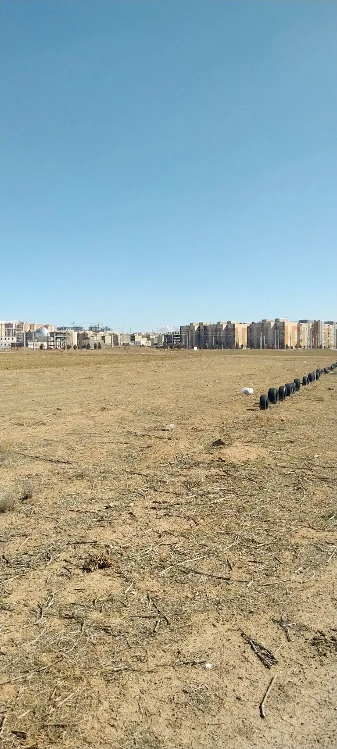 زمین کشاورزی روبروی شهرمهرگان وپست برق