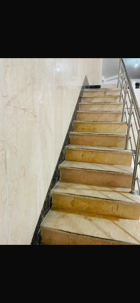 ۱۸۰ متر کف _ ۹۰ متر بالکن _ نوساز