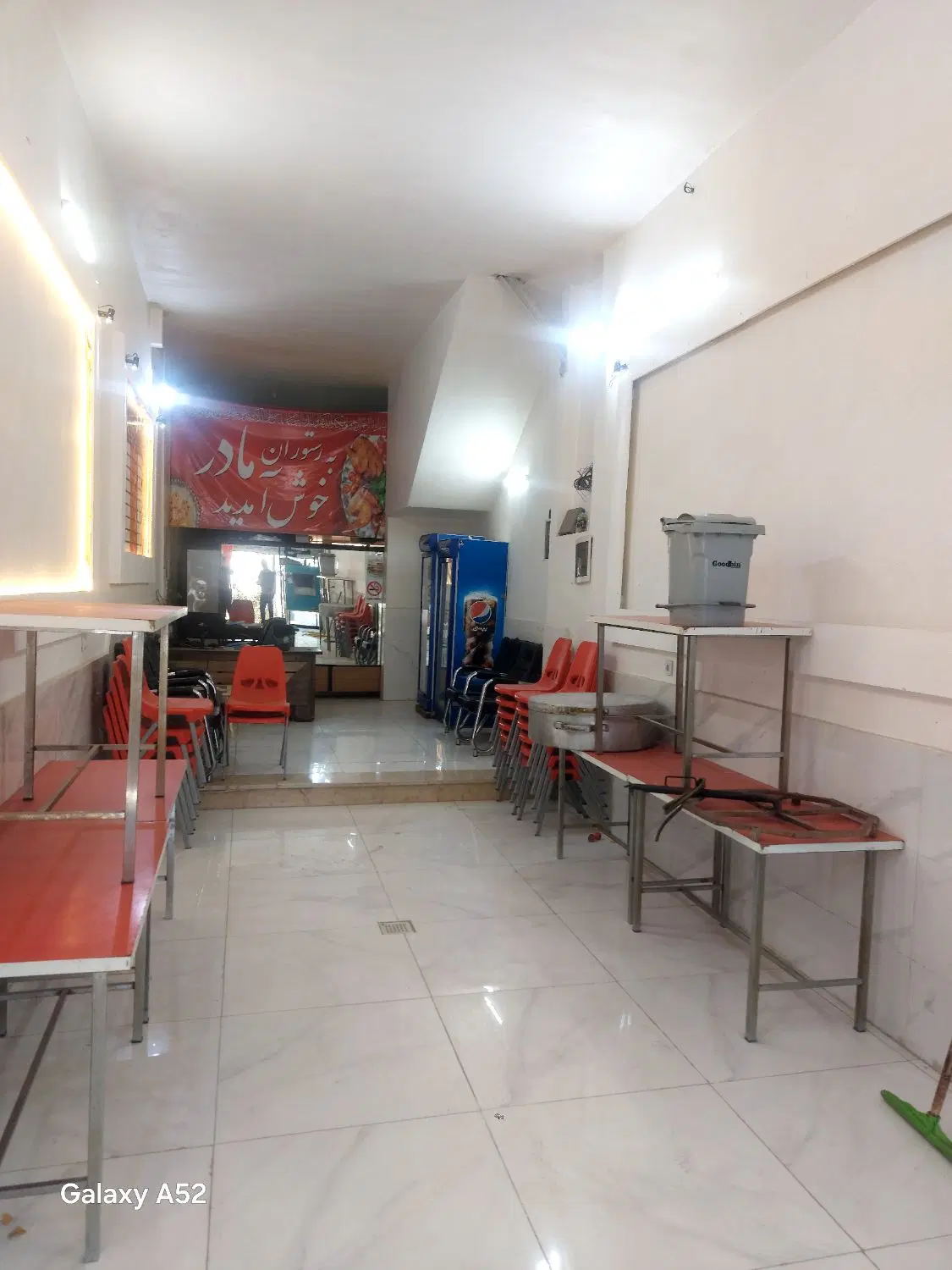 مغازه ۱۳۰ متری حاشیه نظامدوست