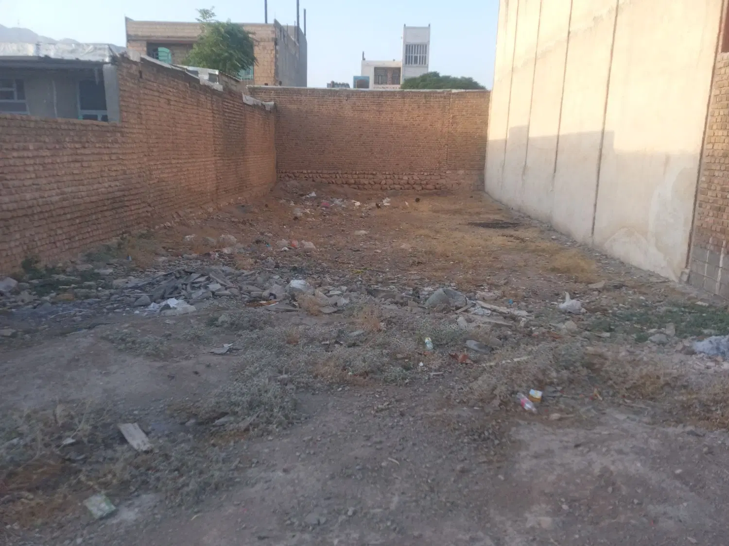 زمین فروشی