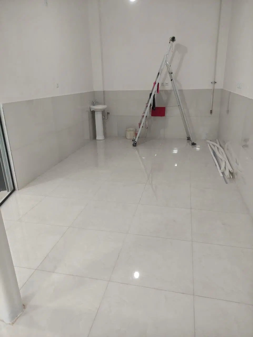 مغازه دو بر در ابتدای خبابان ورزش