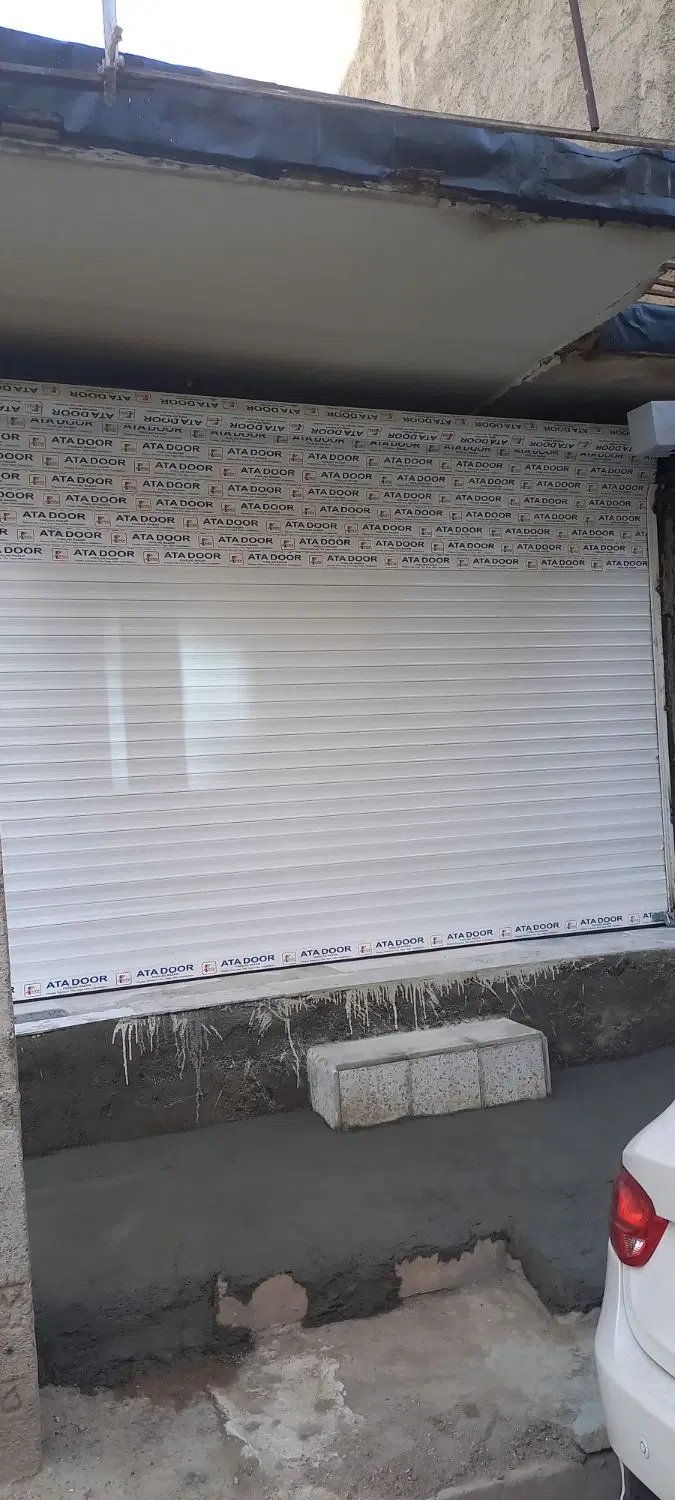 مغازه در مسیر پر تردد