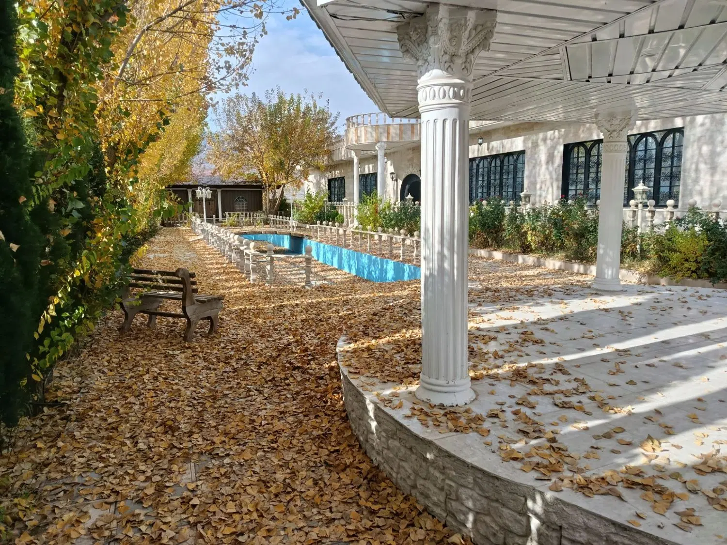 فروش باغ عمارت لاکچری وزیبا درخرم اباد