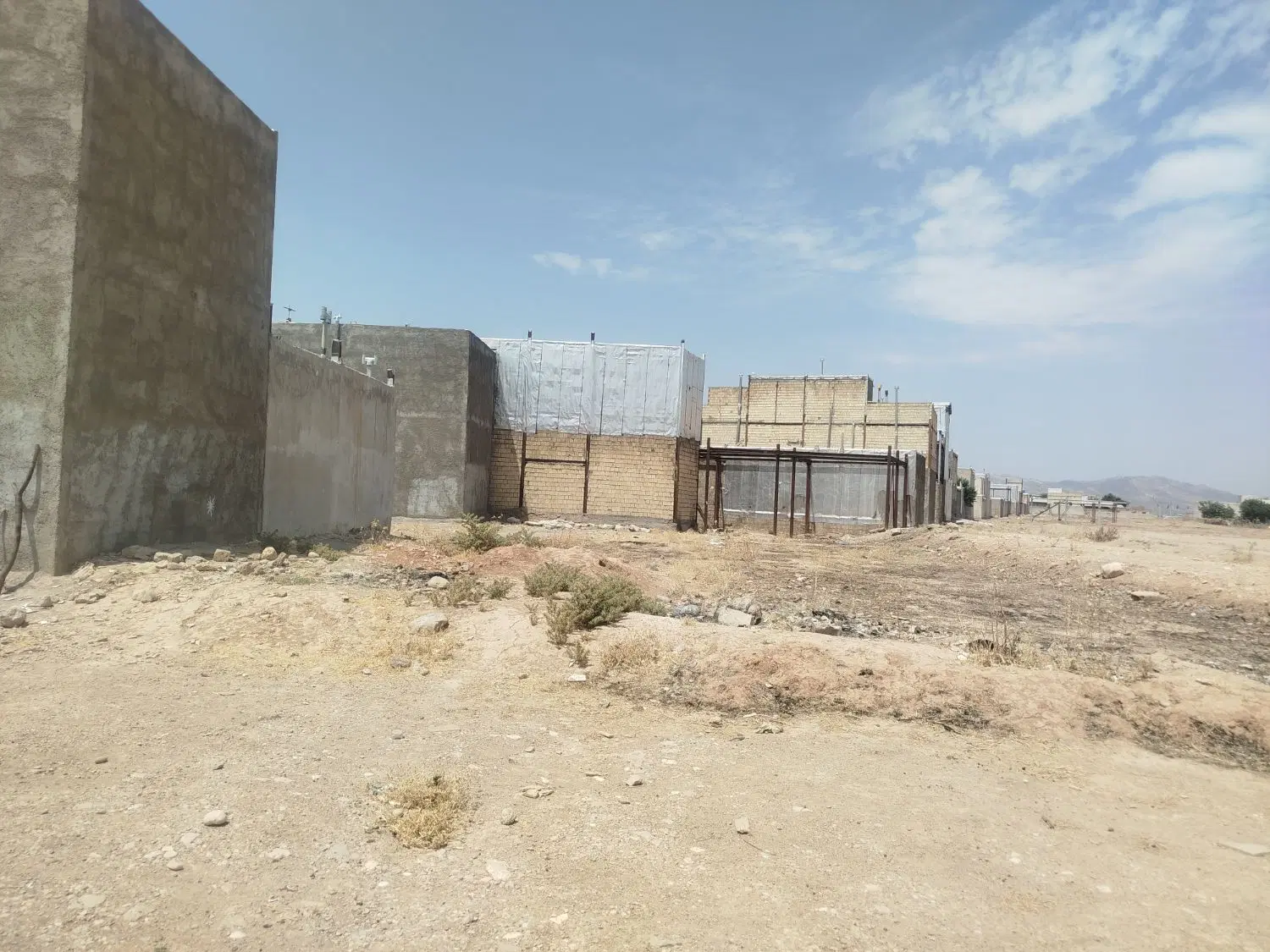 یک قطعه زمین 144متری