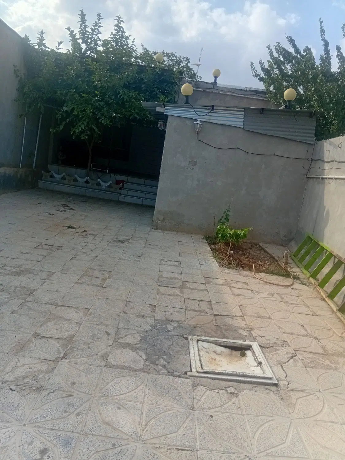 ساختمان مسکونی