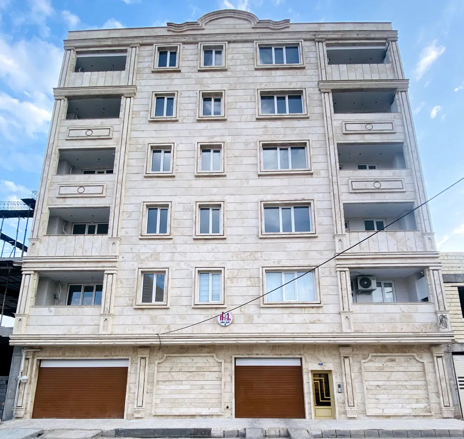 اپارتمان نوساز در زرندیه