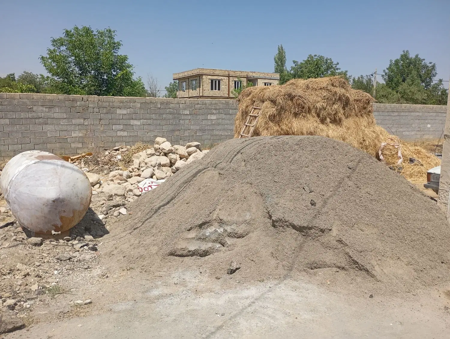 زمین به متراژ 100متر درروستای پیرمراد