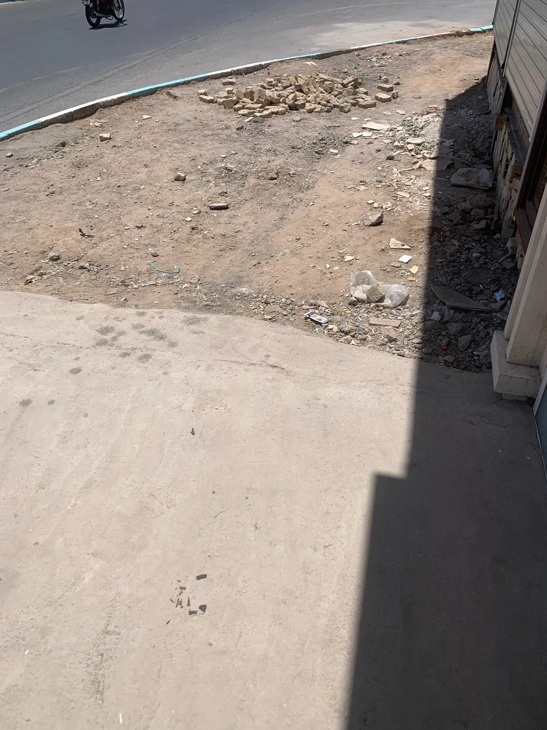 زمین ۱۸۰متر بلوارباهنر