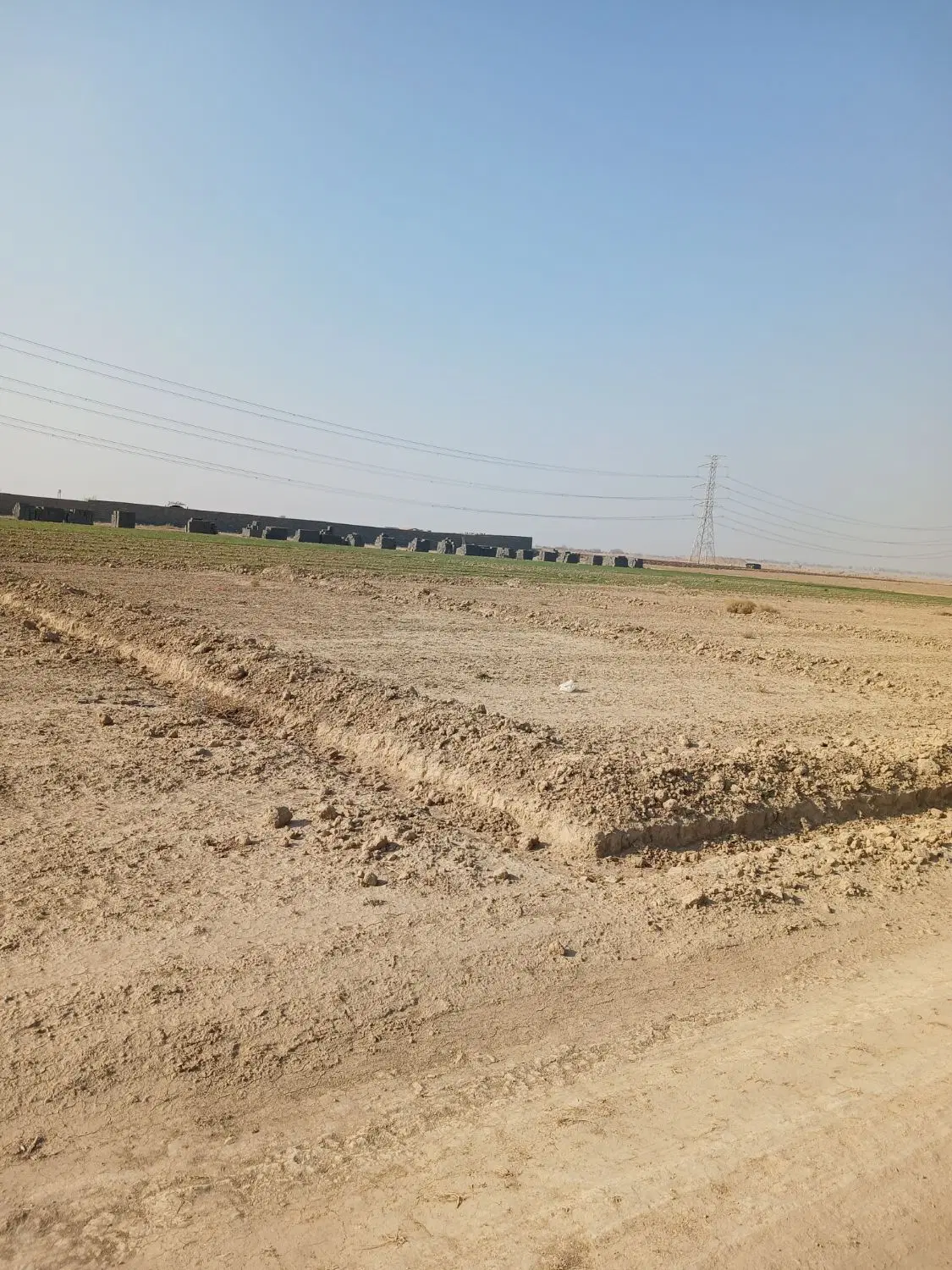 زمین ۵۶۰ متری خیرآباد
