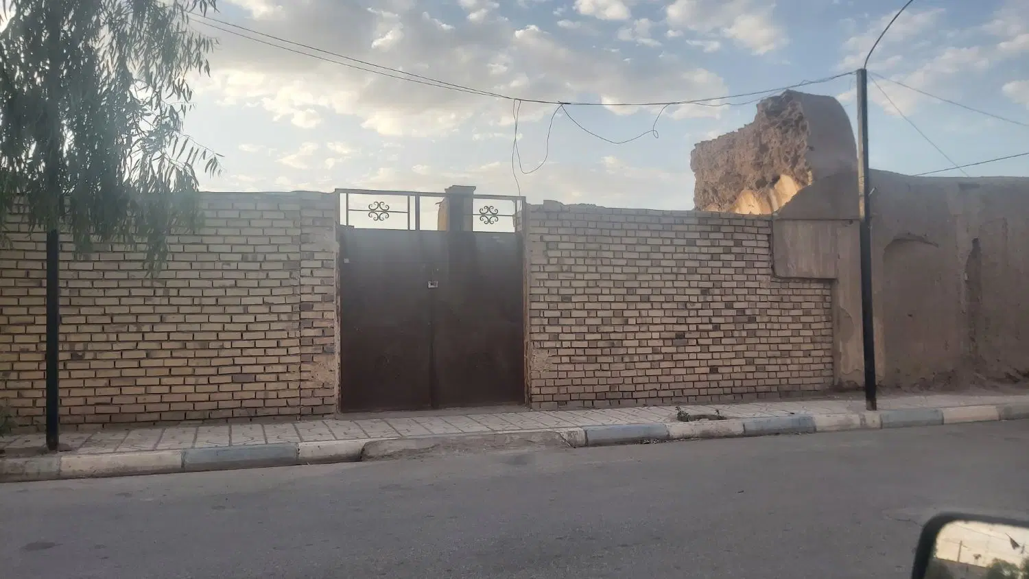 زمین فروشی