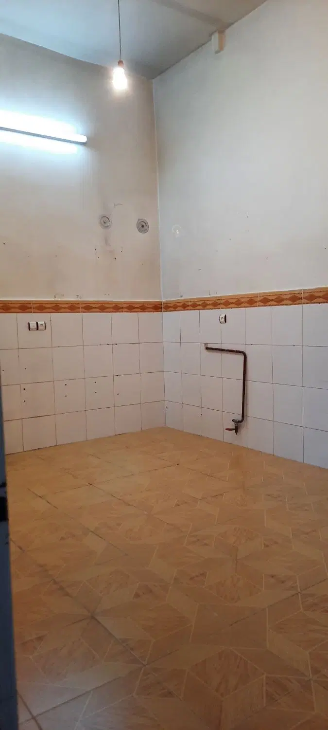 اجاره مغازه ۱۵مترخیابان ساسان آب برق گاز کاشیکاری
