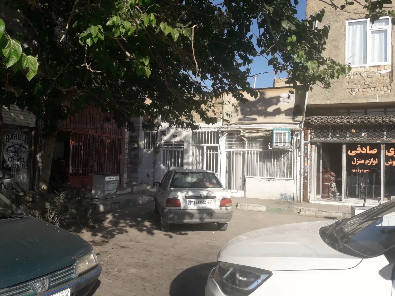 خانه ویلایی با مغازه تجاری