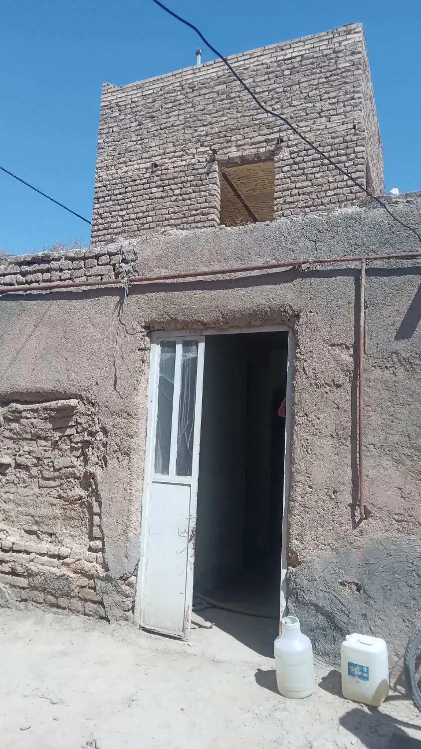 فروش یک واحد ساختمان ۱۰۰متری دارای حاشیه ده متری