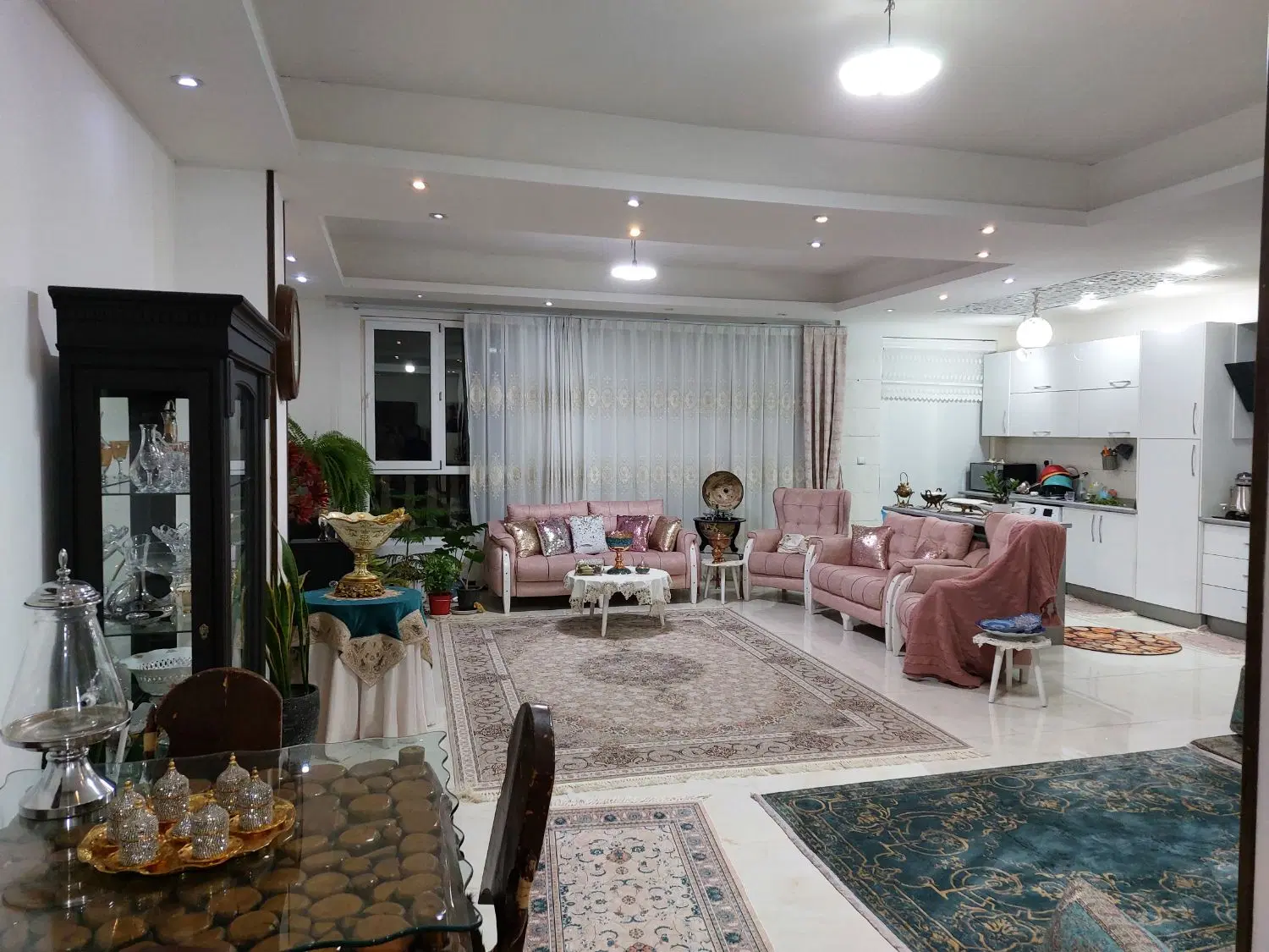 آپارتمان ۱۲۵متری شیک  شهرک ناز  بافت ویلایی