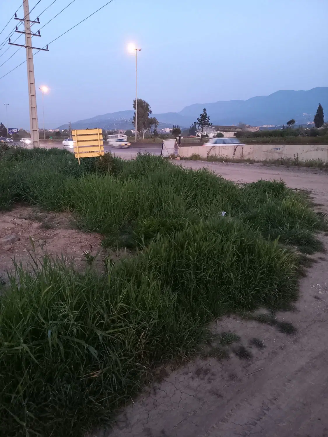 زمین روبروی ورودی پاسندرز