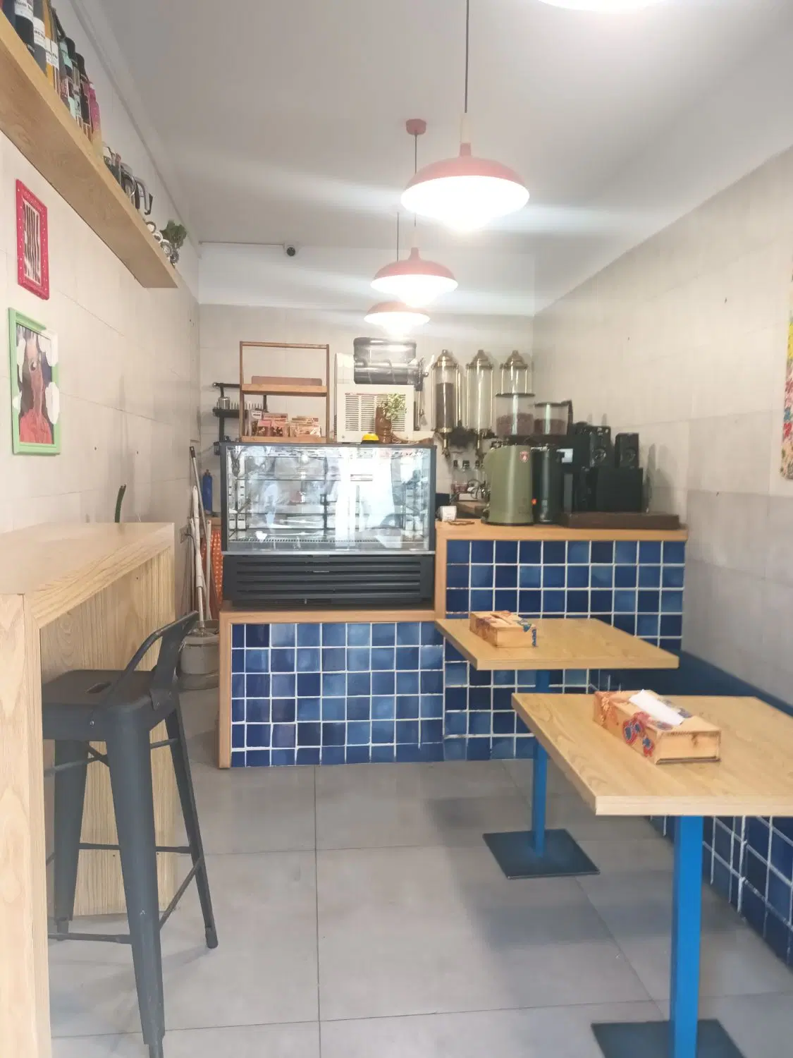 نارمک بر گلبرگ ۲۰متر کافه فعال  به دلیل مهاجر ت.
