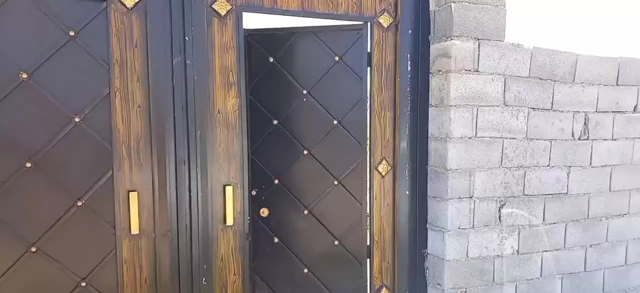 باغ.   هزار. متری خوشگل