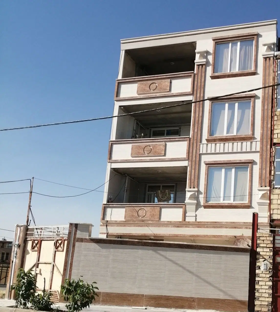 120 متر آپارتمان بر خیابان کارخانە قند