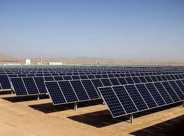 زمین با کاربری نیروگاه خورشیدی