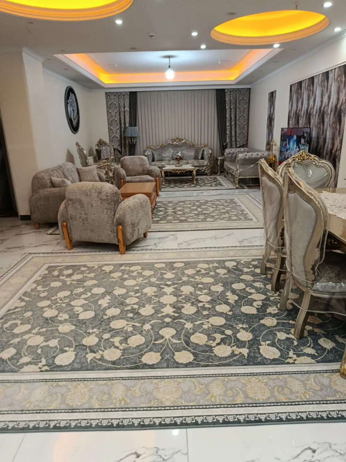 اپارتمان۱۱۷ متری با پارکینگ