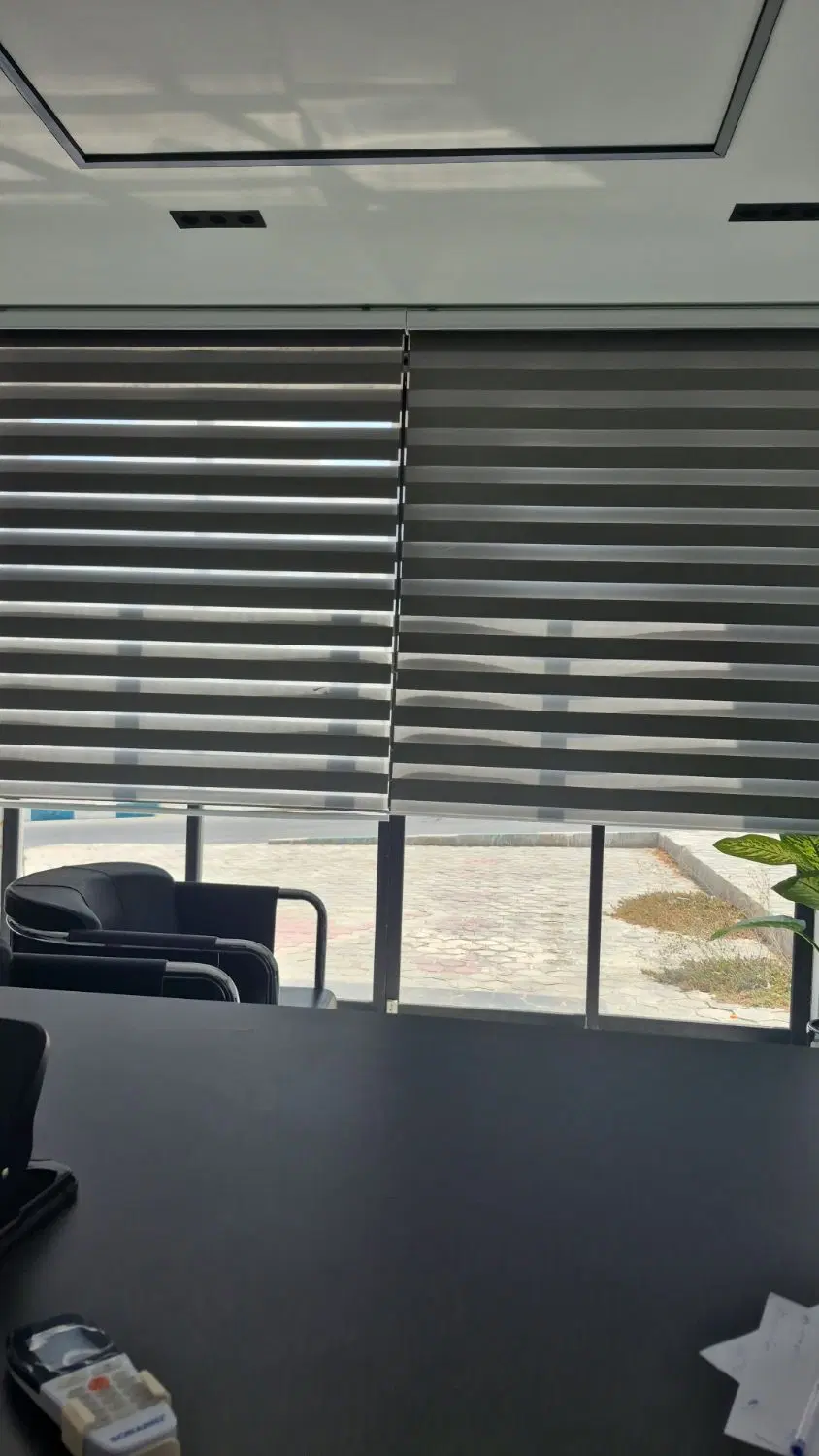 زمین و دفتر سر خیابان