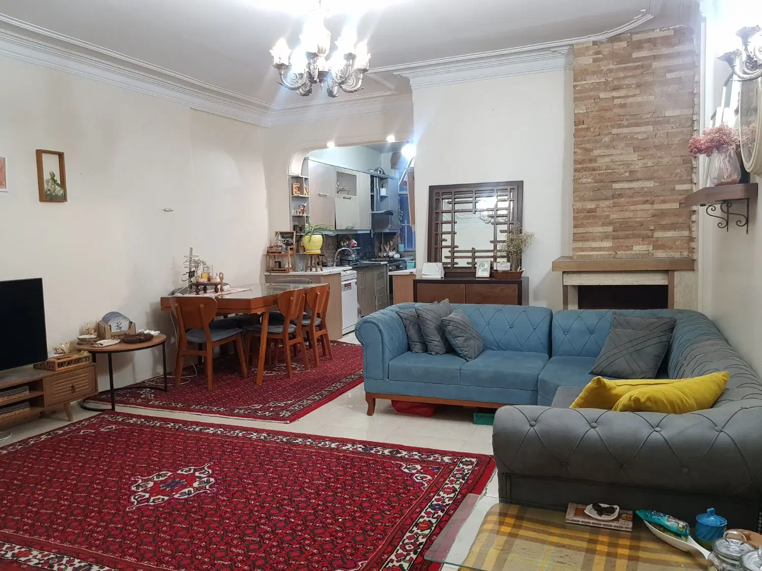 ۸۴ متر دوخواب گلشن،طبقه دوم واقعی،خواب مستر،بالکن