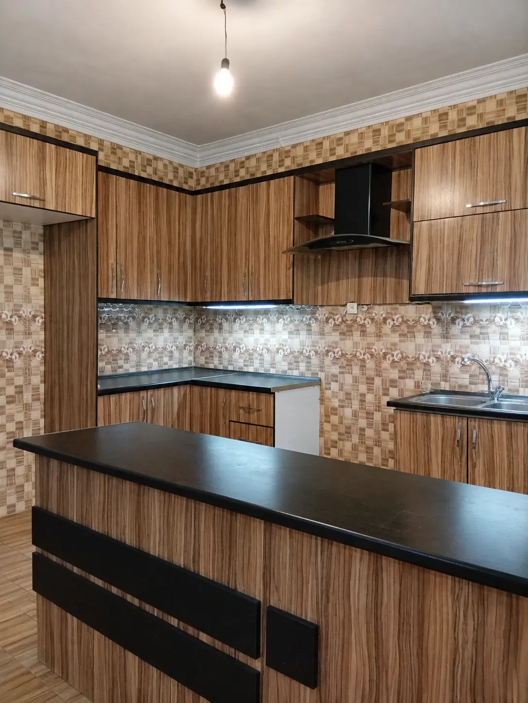 ۸۰ متر _ دو خواب _ ۳۰‌متر حیاط اختصاصی _ تخلیه