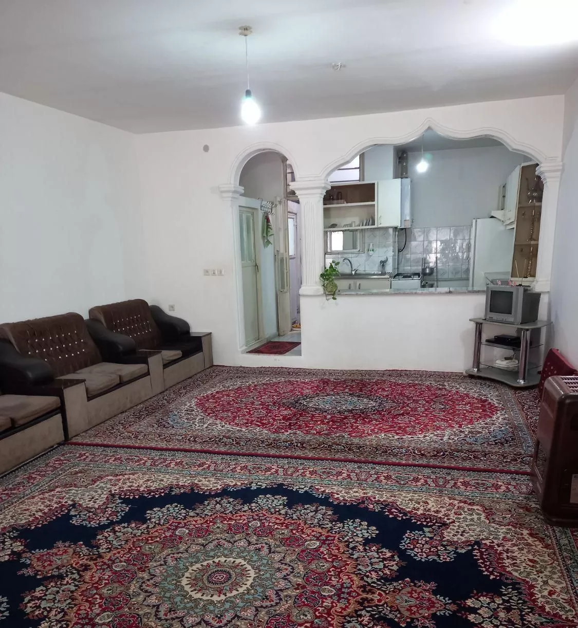 سوییتها طبرسی شمالی ۴ نزدیک حرم پارکینگ داخل حیاط