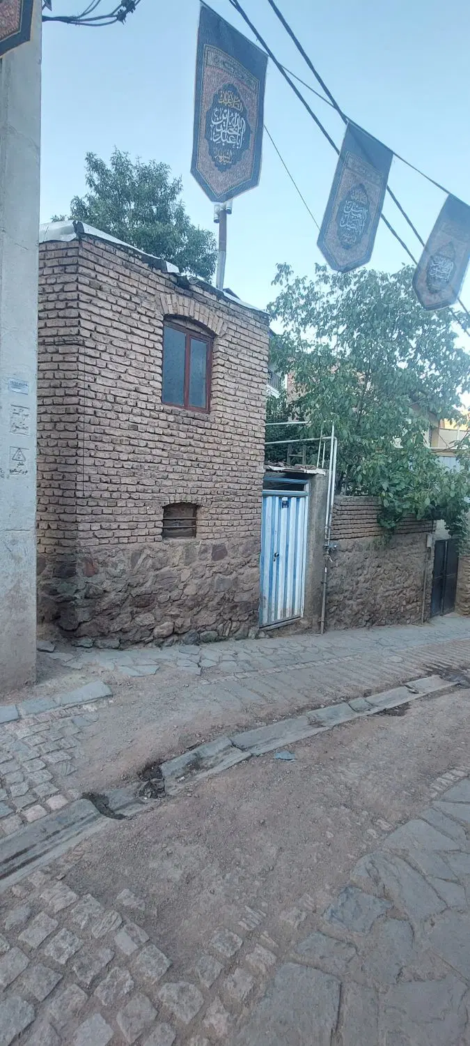 فشم داخل بافت متراژ۷۶متر امامه پایین ماشین رو