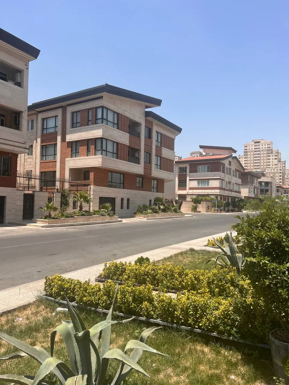 ۹۸ متر ، دو خواب ، کوهک ، شهرک بهاران