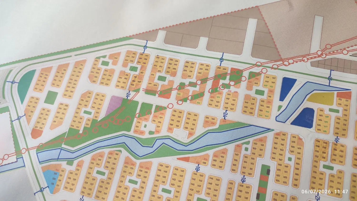 زمین سه فرزندی پشت جمعه بازار
