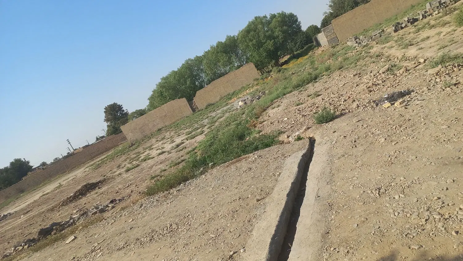 زمین فروشی