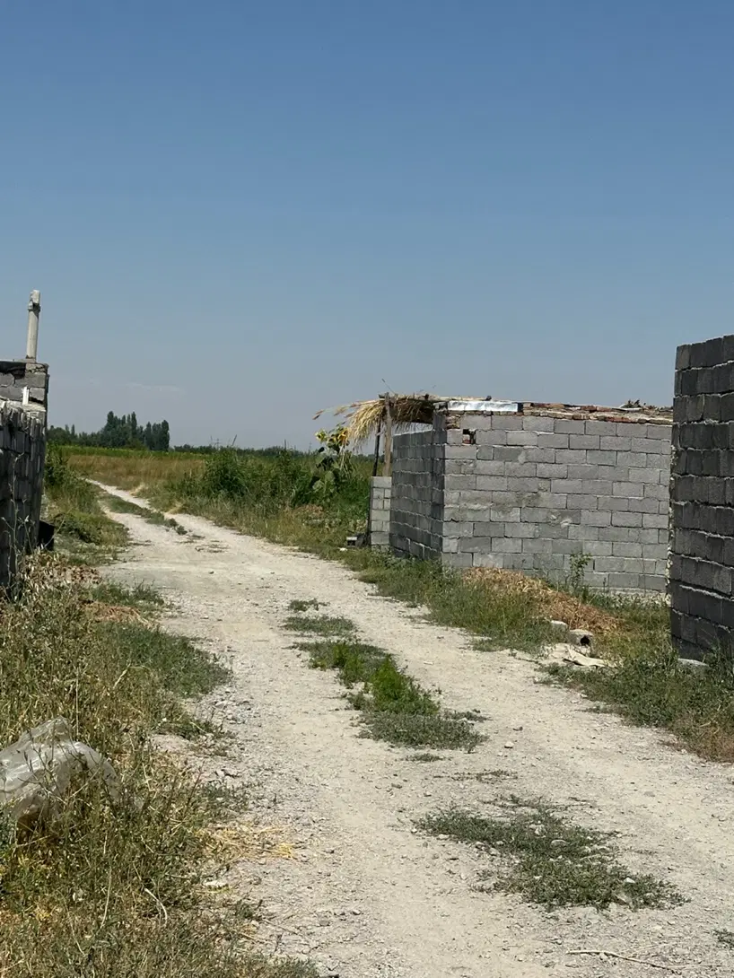 زمین ۹۰۰ متر داخل ساخت و ساز