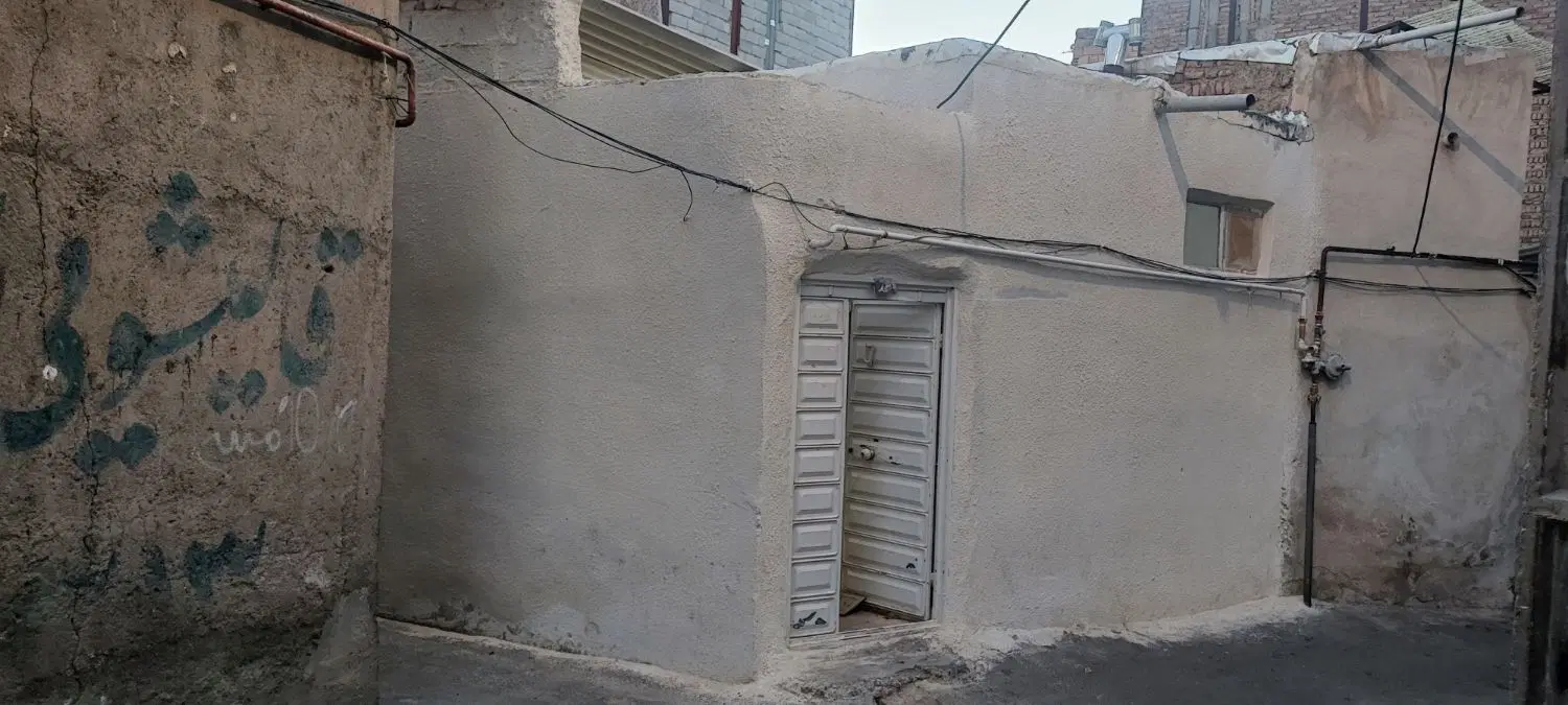 یک باب خانه حیاطدار دربست در پاسداران حیدرآباد