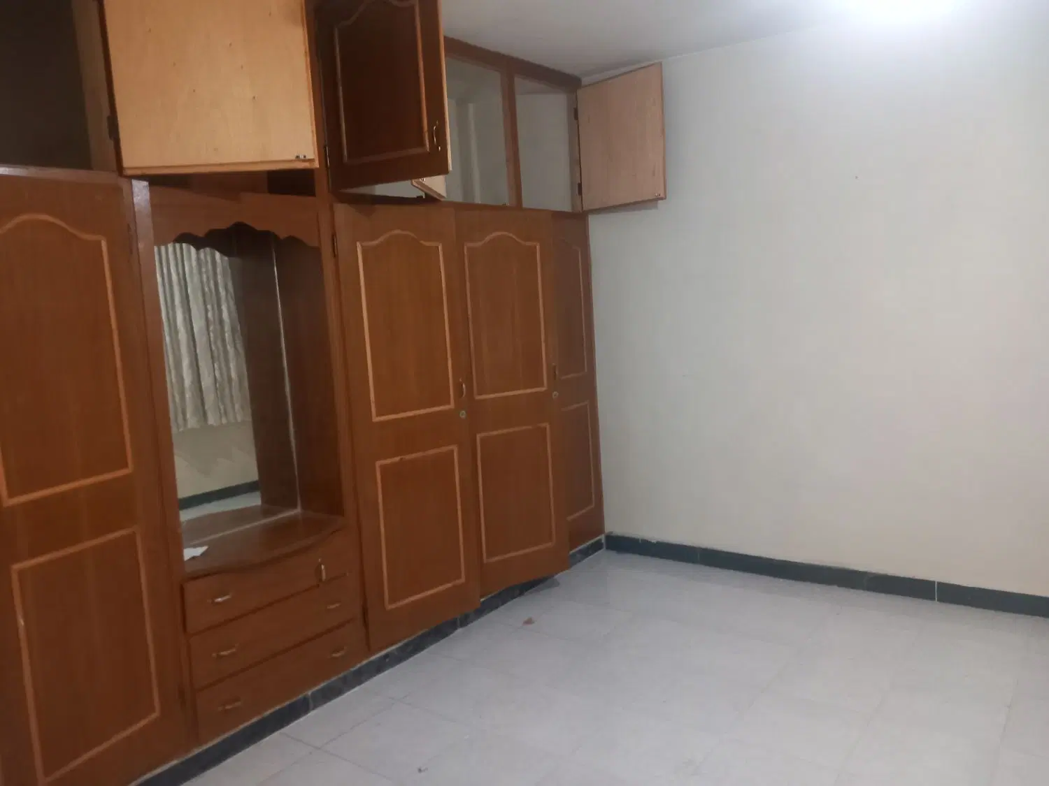 یک واحد آپارتمان سه خوابه 130 متری