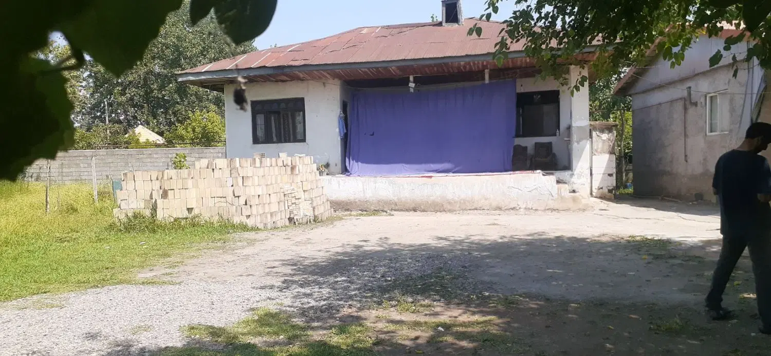 خانه محوطه‌ ۷۰۰متری سند دار