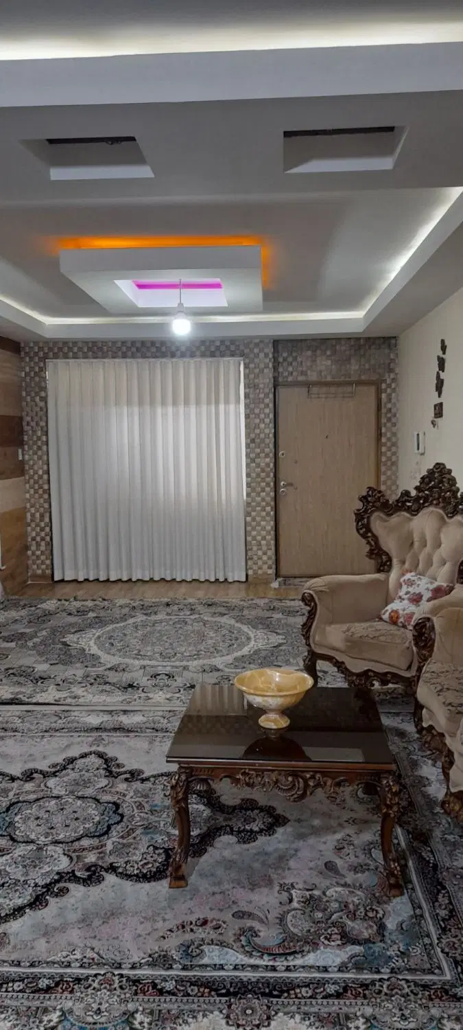 ساختمان ۲ طبقه راه جدا