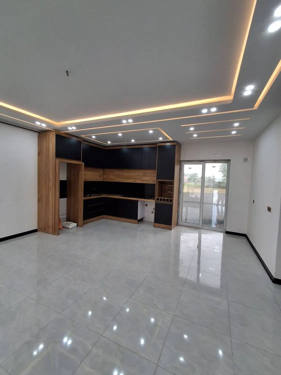 ویلایی زیبا بر خیابان اصلی