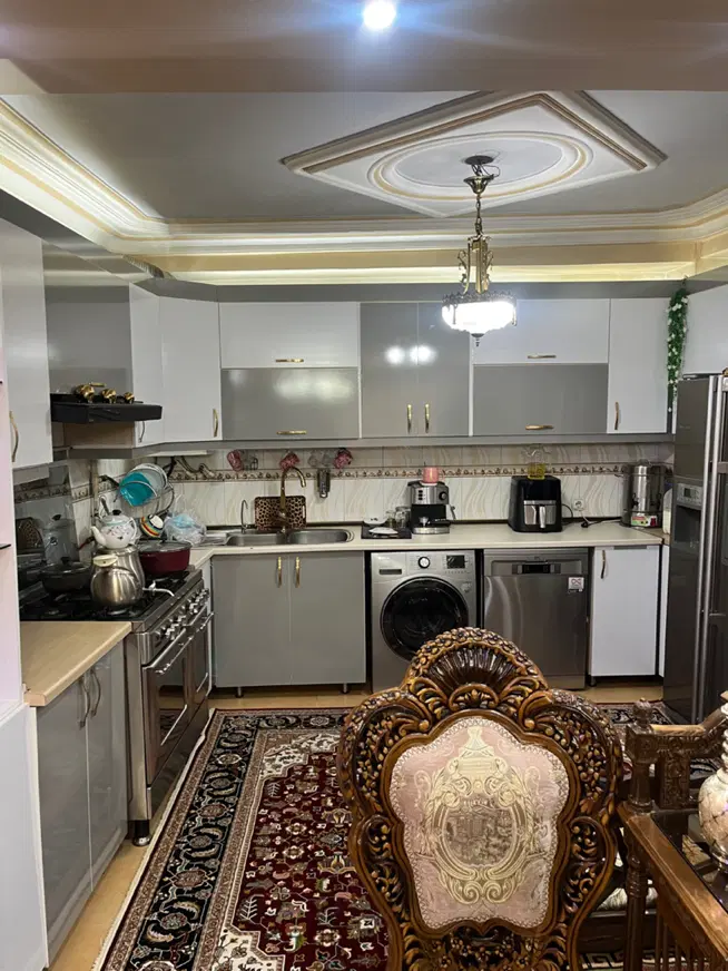 اپارتمان در میدان ساعت