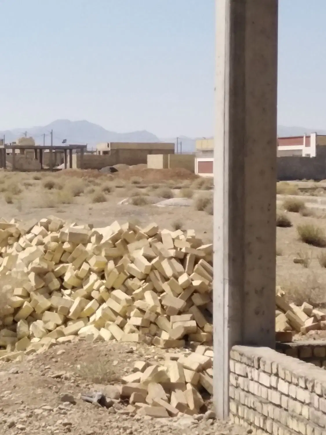 خانه ویلایی نیمه کاره سقفو ستون ۲۲۰متری