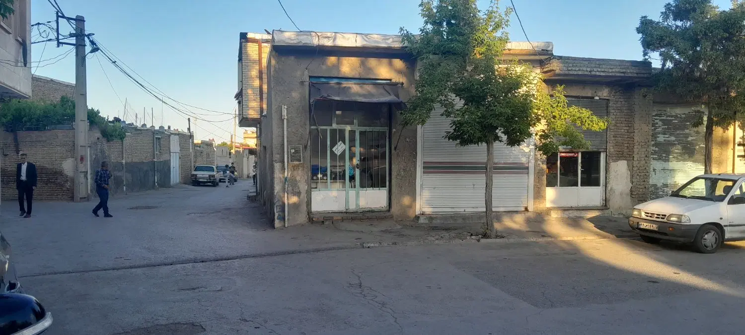 مغازه دو نبش