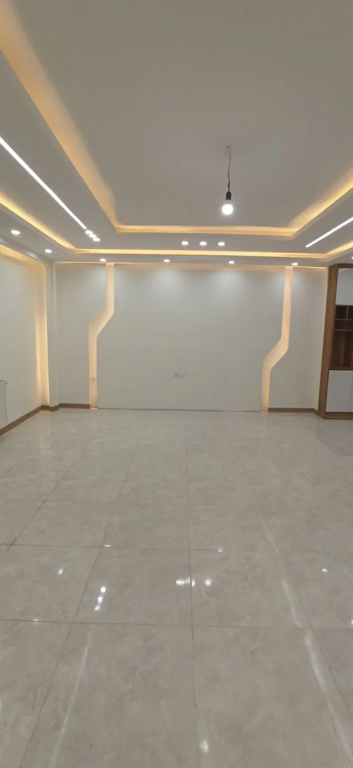 105 متر _ خیابان تخت جمشید_ فول لاکچری