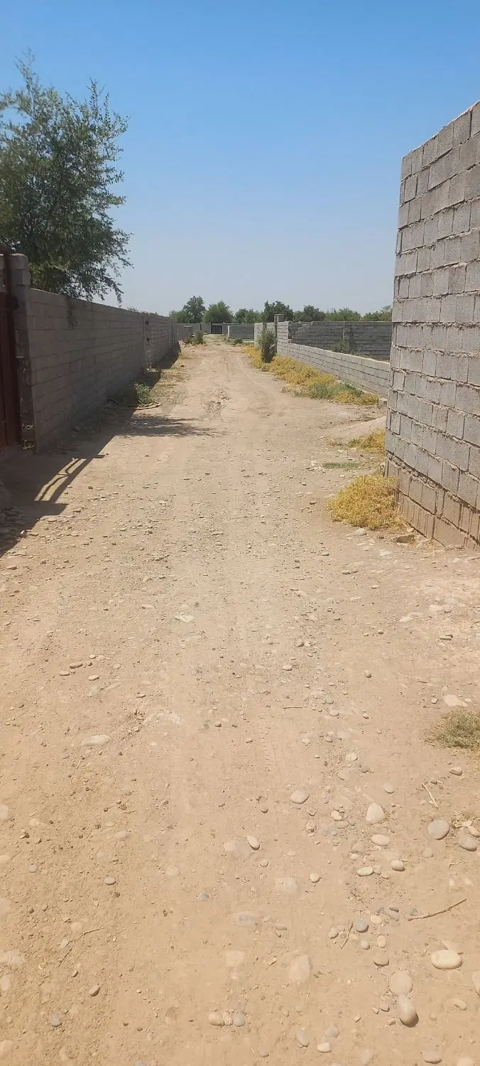 ۶۰۰متری زمین
