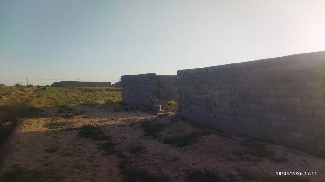 زمین دور دیوار بلوکه دومتری خادم آباد