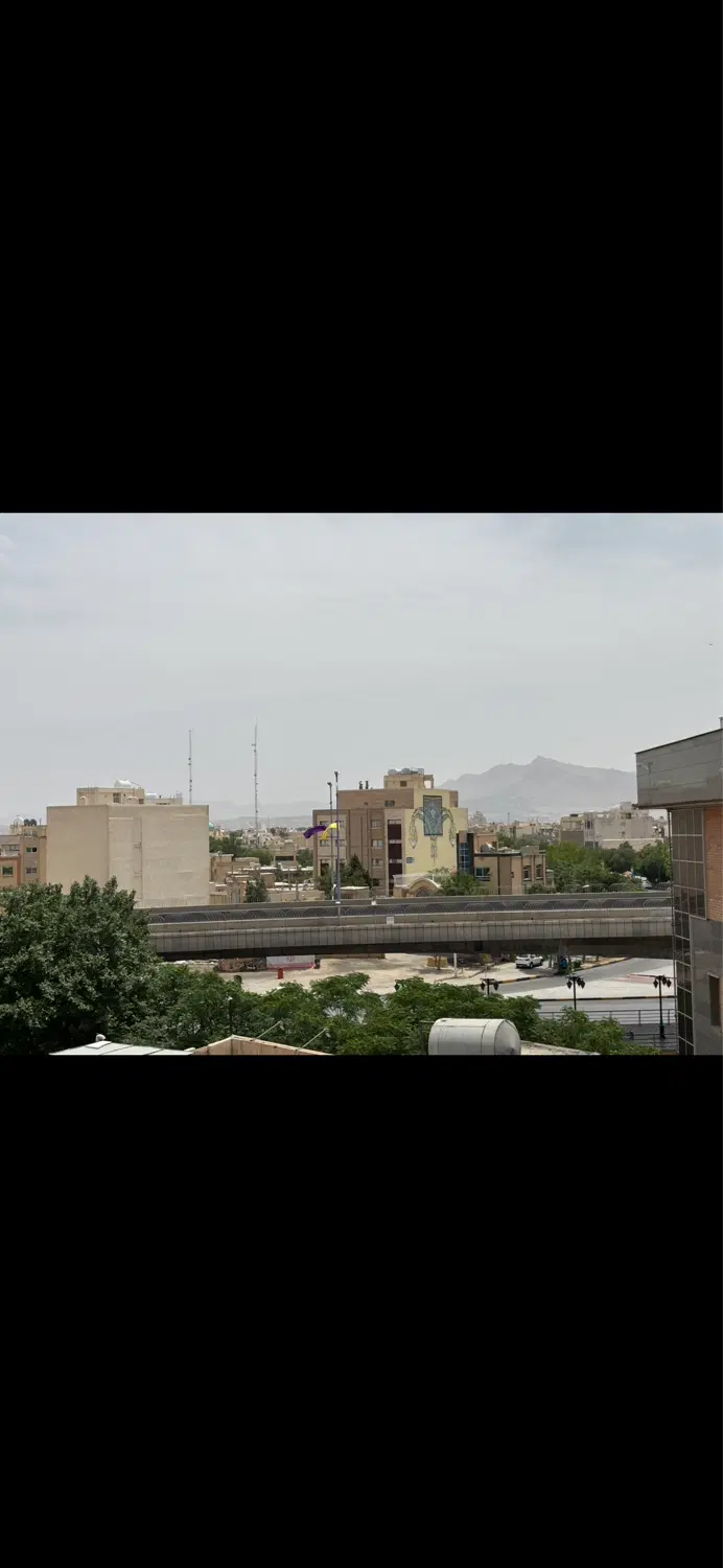 ۹۰ متری بر چهاراه ۲۵ آبان