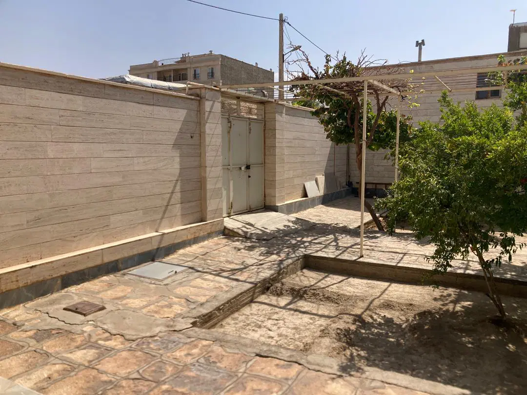 مسکونی نیمور نبش چاه اب مغازه تک برگ